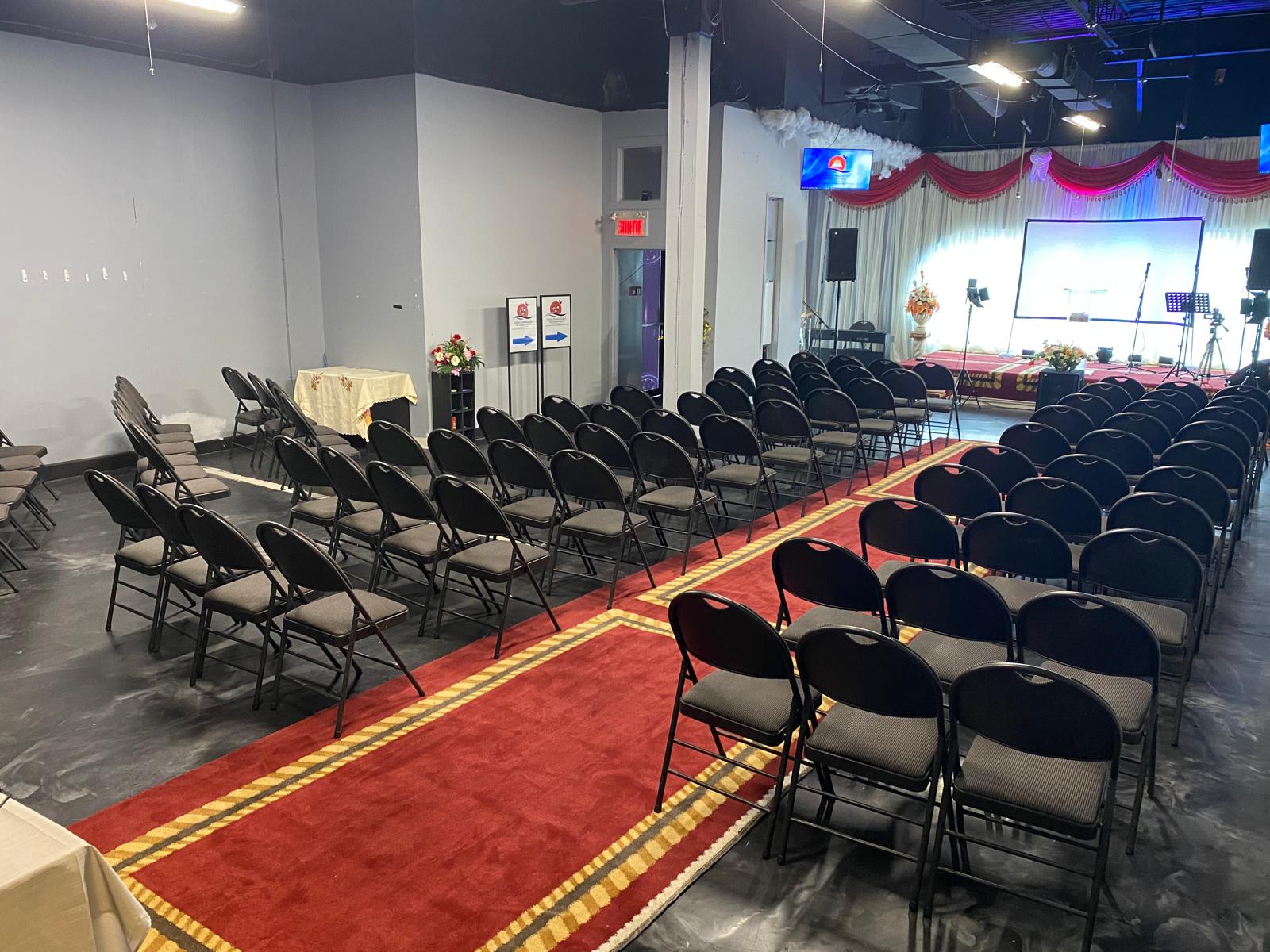 La salle de célébration de l’Église Évangélique du Renouveau